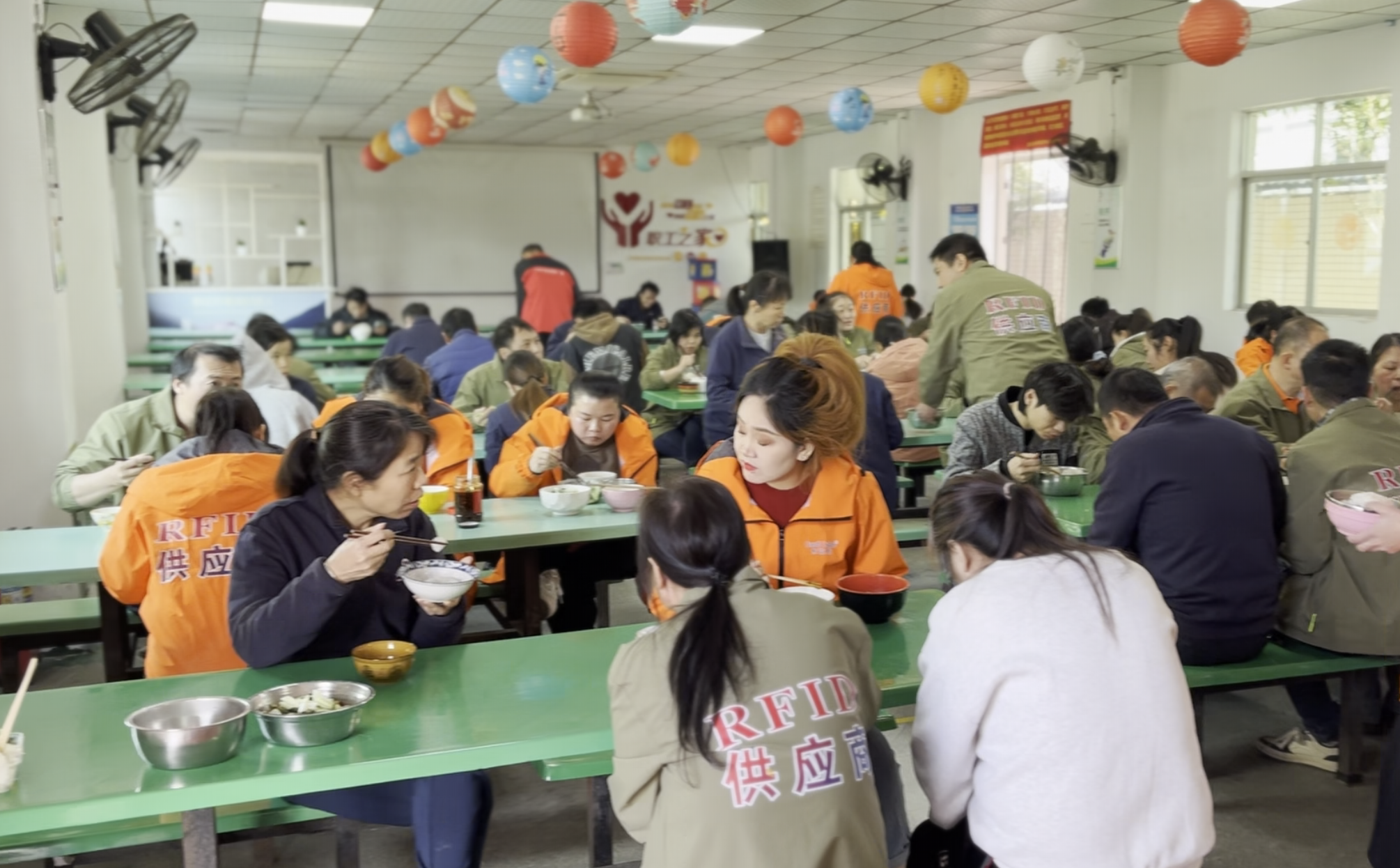 冬至大如年 人間小團圓｜卡立方集團NFC智能卡工廠暖心餃子宴，情暖歲末時光
