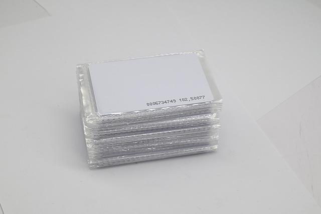 RFID系統(tǒng)主要由讀寫器、應答器和后臺計算機組成