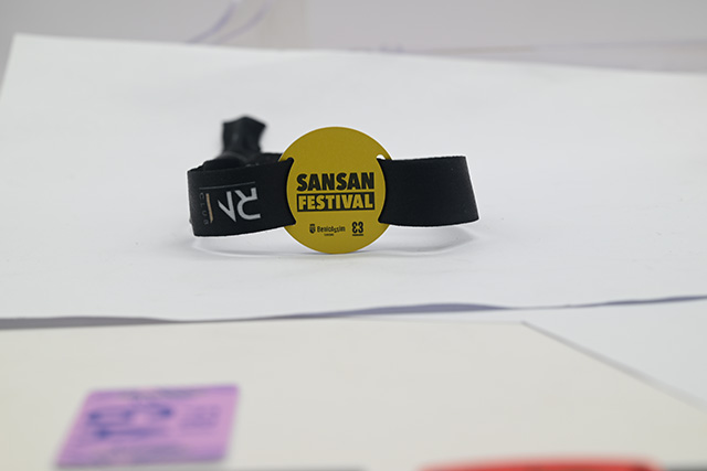 制作異形卡的價格為什么比普通卡貴呢？