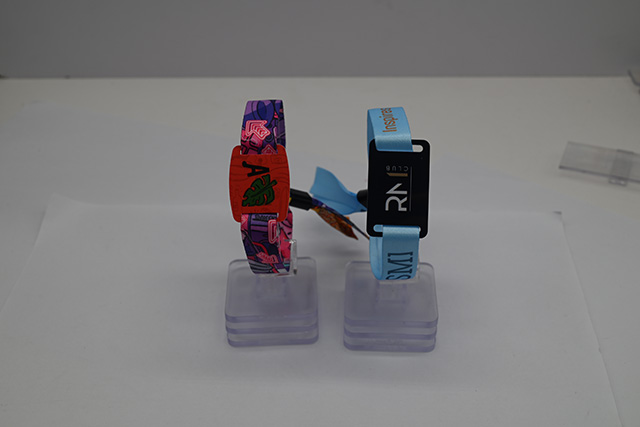 會員卡的種類是有很多種的，可以根據(jù)它們的材質(zhì)、形狀、用途以及芯片類型來進(jìn)行分類